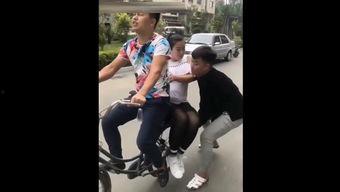 朋友搞笑拥抱视频